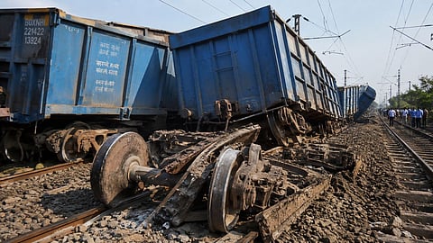 Six wagons of a goods train derailed on the Ghaziabad-Delhi route; 53 trains were affected and 16 cancelled, averting a major rail accident.