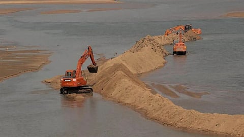 bhandara sand ghat allocation 72 crore defaulter company controversy