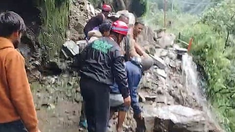 kedarnath yatra blocked heavy rain landslide gaurikund route update