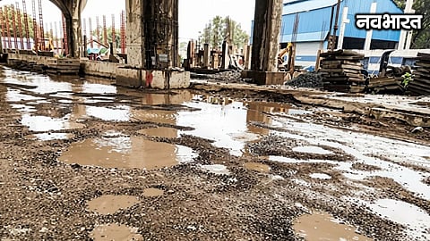 Development or Disaster? The road from Kadbi Chowk to Motibagh is in a dilapidated state; commuters are forced to risk their lives navigating through potholes and debris.