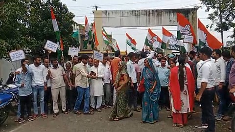 Congress stages a major protest in Sagar under the leadership of Harsh Yadav, raising concerns over the fertilizer shortage and the growing drug menace