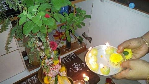 Sawan Me Tulsi Ke Upay