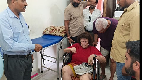 Israeli Tourist Injured After Slipping at Fatehpur Sikri, Prompt Rescue Prevents Major Mishap