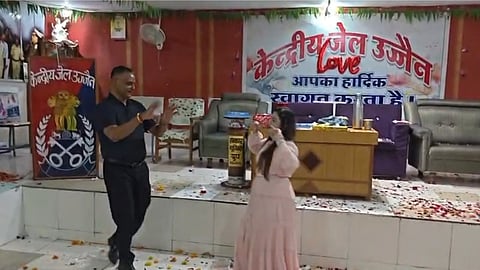Ujjain Jail Dance Video