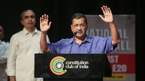 Modi is imposing E20 to please Trump... Kejriwal makes a major allegation, urges people not to buy petrol vehicles.