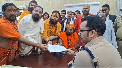 FIR Registered in Varanasi Against Pappu Yadav and Opposition Leaders Over Parliament Protest in Saint Attire