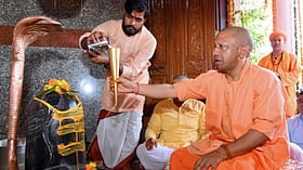 सावन शिवरात्रि पर सीएम योगी ने किया रुद्राभिषेक, मानसरोवर मंदिर में की प्रदेशवासियों के सुख-समृद्धि की कामना