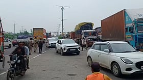 छात्र की मौत के बाद NH-44 पर जाम, स्कूल संचालक पर FIR की मांग, झंडा लगाते समय करंट की चपेट में आया था छात्र