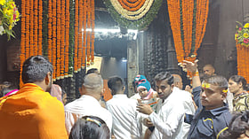 त्र्यंबकेश्वर में भारी भीड़, कुप्रबंधन से श्रद्धालु बेहाल, प्रशासन की लापरवाही से महिरावणी से लौटे पर्यटक