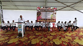 Nashik News: प्याज़ किसानों ने केंद्र के खिलाफ खोला मोर्चा, लासलगांव की प्याज परिषद में 8 प्रस्ताव मंजूर