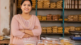 लखीमपुर की प्रिन्सी बनीं आत्मनिर्भर; सीएम युवा योजना से शुरू किया अपना कारोबार, अब हर महीने कमा रही 40 हजार