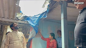 ठाणे राशनिंग कार्यालय की छत पर गिरी पेड़ की शाखाएं, बड़ा हादसा टला; विधायक केलकर ने दिए कार्रवाई के निर्देश