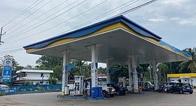 E20 Petrol पर सरकार का बड़ा एक्शन, 2,500 से ज्यादा पेट्रोल पंपों पर लगी रोक, जानें आपकी के लिए क्यों है जरूरी