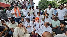 मेरठ बंद का नहीं दिखा खास असर; शास्त्री नगर में व्यापारियों ने किया प्रदर्शन, सीएम से करने की मांग पर अड़े
