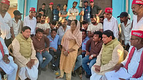 बापू नगर में नोटिस से सियासत गरमाई: सपा सांसद बोले- गरीबों के आशियाने पर बुलडोजर से पहले अमीरों का हिसाब हो..