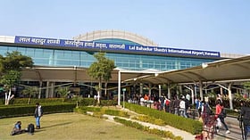 वाराणसी एयरपोर्ट पर बढ़ेगी सुविधा; दो एयरोब्रिज से सीधे विमान तक पहुंचेंगे यात्री, धूप और बारिश से मिलेगी राहत