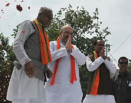 अमित शाह का आदेश : फुसलाओ, पैसे दो, खरीदो, लेकिन चुनाव जीतो 