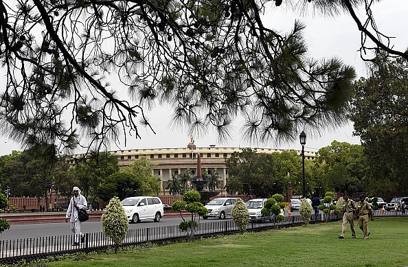 धारा के खिलाफ चलने का नाम है लोकतंत्र