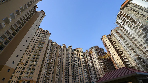 नोएडा में बनी एक ऊंची इमारत/ फोटो: Getty Images