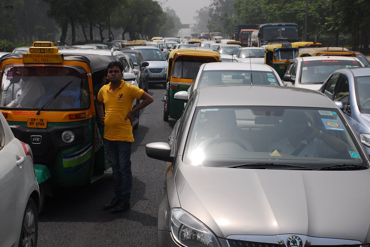 ट्रैफिक जाम में फंसे लोगों की मुसीबत