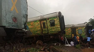 सुरक्षा से जुड़े 2 लाख से ज्यादा पद खाली, क्यों न पटरी से उतरे रेल?