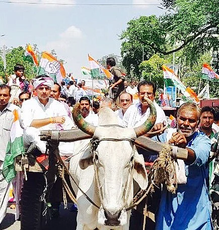 महंगाई के खिलाफ कांग्रेस का बैलगाड़ी मार्च