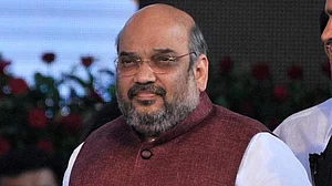 बीजेपी अध्यक्ष अमित शाह को गुजरात की अदालत ने  भेजा समन