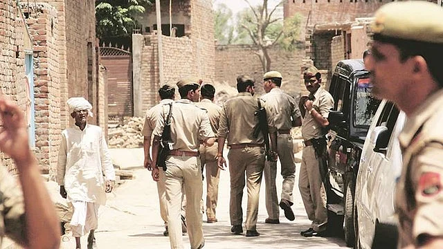 पश्चिमी उत्तर प्रदेश में फिर जातीय हिंसा, अंबेडकर की मूर्ति
तोड़ी गयी