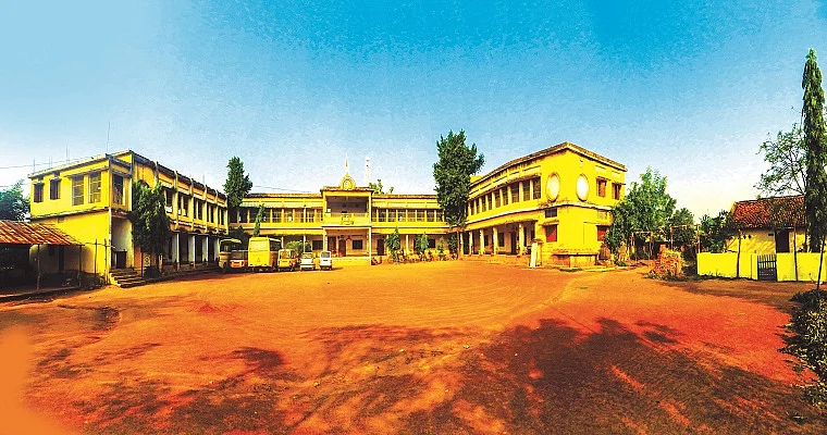 बंगाल में जड़ें जमाता संघ : भगवा मांद में घुसकर सनसनीखेज़ पड़ताल 