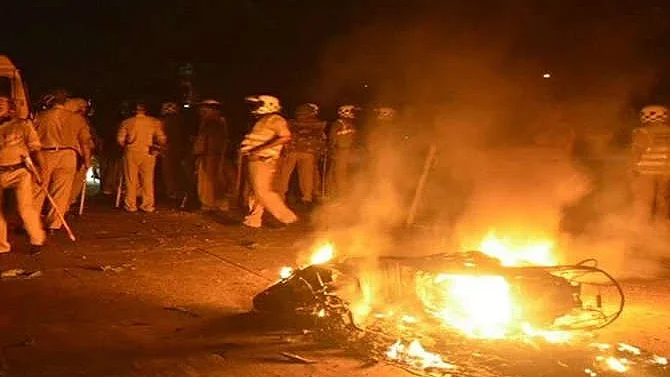 बीएचयू में पुलिस के लाठीचार्ज और फायरिंग के बाद बिगड़े हालात