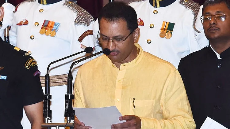 मंत्रीपद की शपथ लेते अनंत कुमार हेगड़े/ फोटो: Twitter