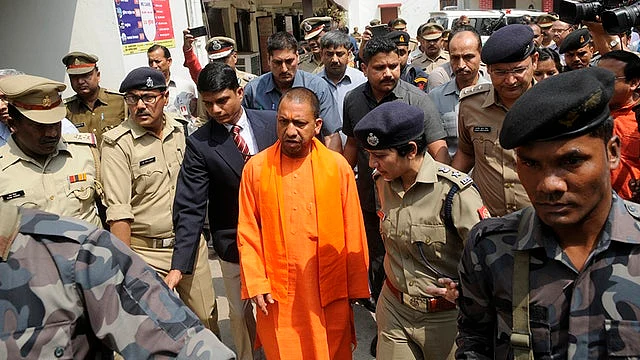 यूपी के शिक्षा जगत के घोटालों का जिन्न आखिर बोतल से निकला बाहर, जीरो टॉलरेंस सरकार पर दिखे गहरे दाग