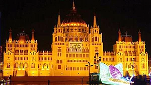 भव्य पूजा पंडाल