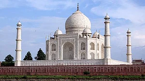 ताजमहल को ‘कलंक’ बताने वाले बीजेपी विधायक को लोगों ने दिए करारे जवाब