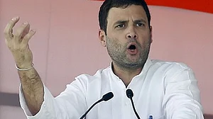 वीडियो : देश के लोगों की मेहनत पर उंगली उठा रहे हैं मोदी, गुजरात में बोले राहुल