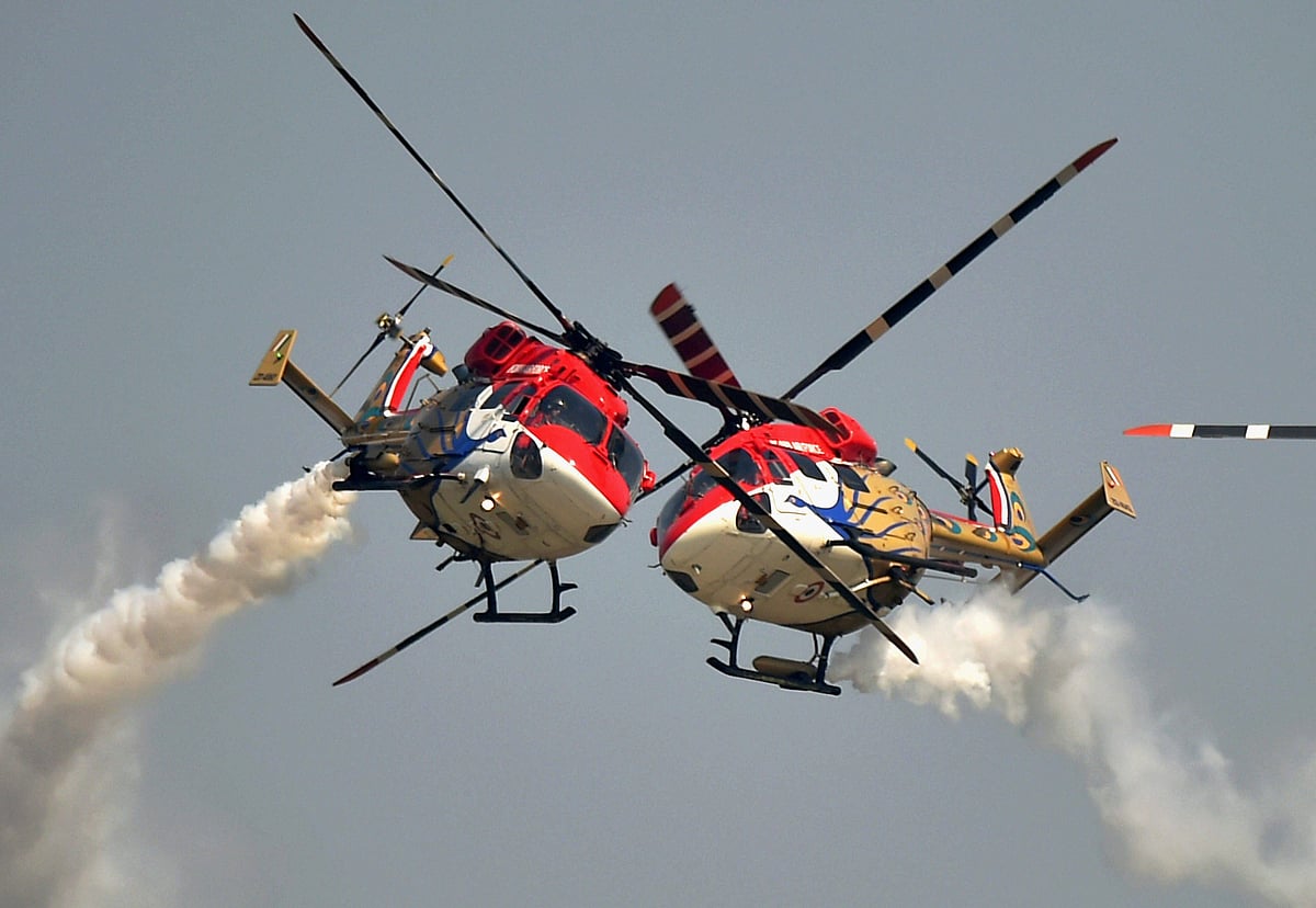 देखें तस्वीरों में: खेल, उत्सव और हवा में करतब, ऐसा रहा 6 अक्टूबर 2017