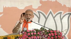 न कोई ऐलान, न कोई वादा, सिर्फ जुमलों की बारिश करके ही गुजरात से लौट गए मोदी