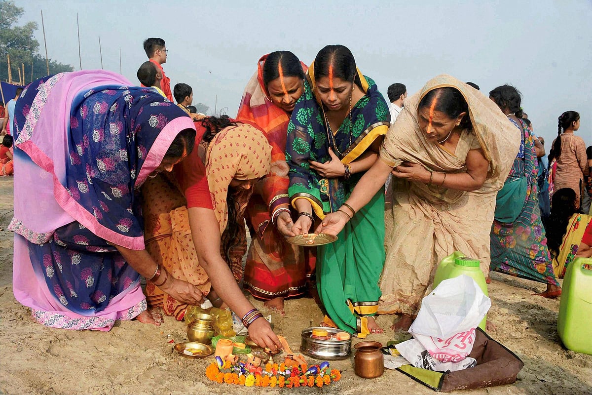हाईवे पर उतरे लड़ाकू, और छठ पूजा का उत्सव