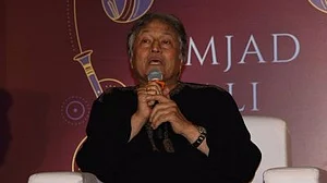 विनाशकारी ताकतों से लड़ने का यह सही वक्त: अमजद अली खान