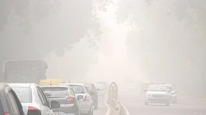 महीने भर से दिल्ली की हवा होती रही बद्तर, लेकिन सोती रही केजरीवाल सरकार