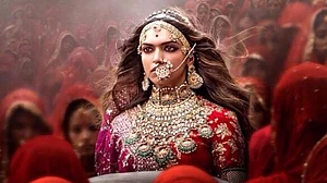 फिल्म ‘पद्मावती’ पर बढ़ा विवाद, करणी सेना का दावा, 12 नवंबर को लाखों लोग करेंगे विरोध-प्रदर्शन