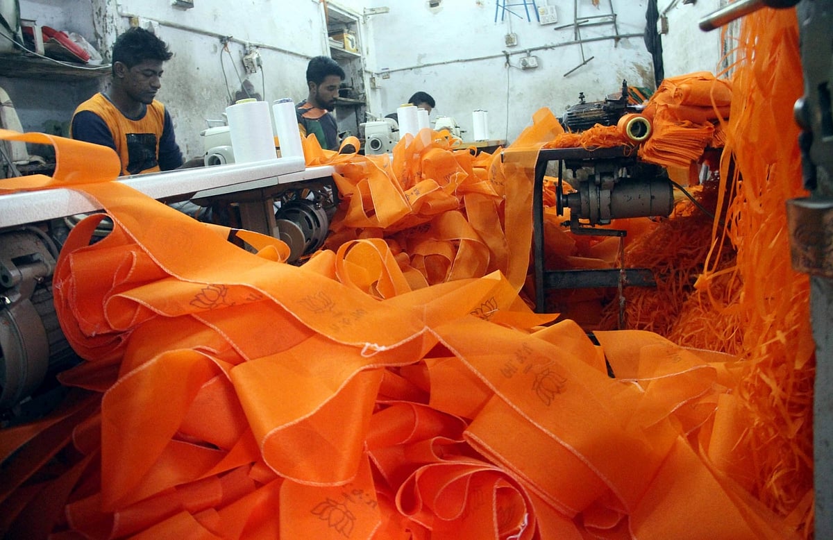 तस्वीरों में जीवन, विरोध की आवाजें हक की मांग...ऐसा रहा 22 नवंबर 2017