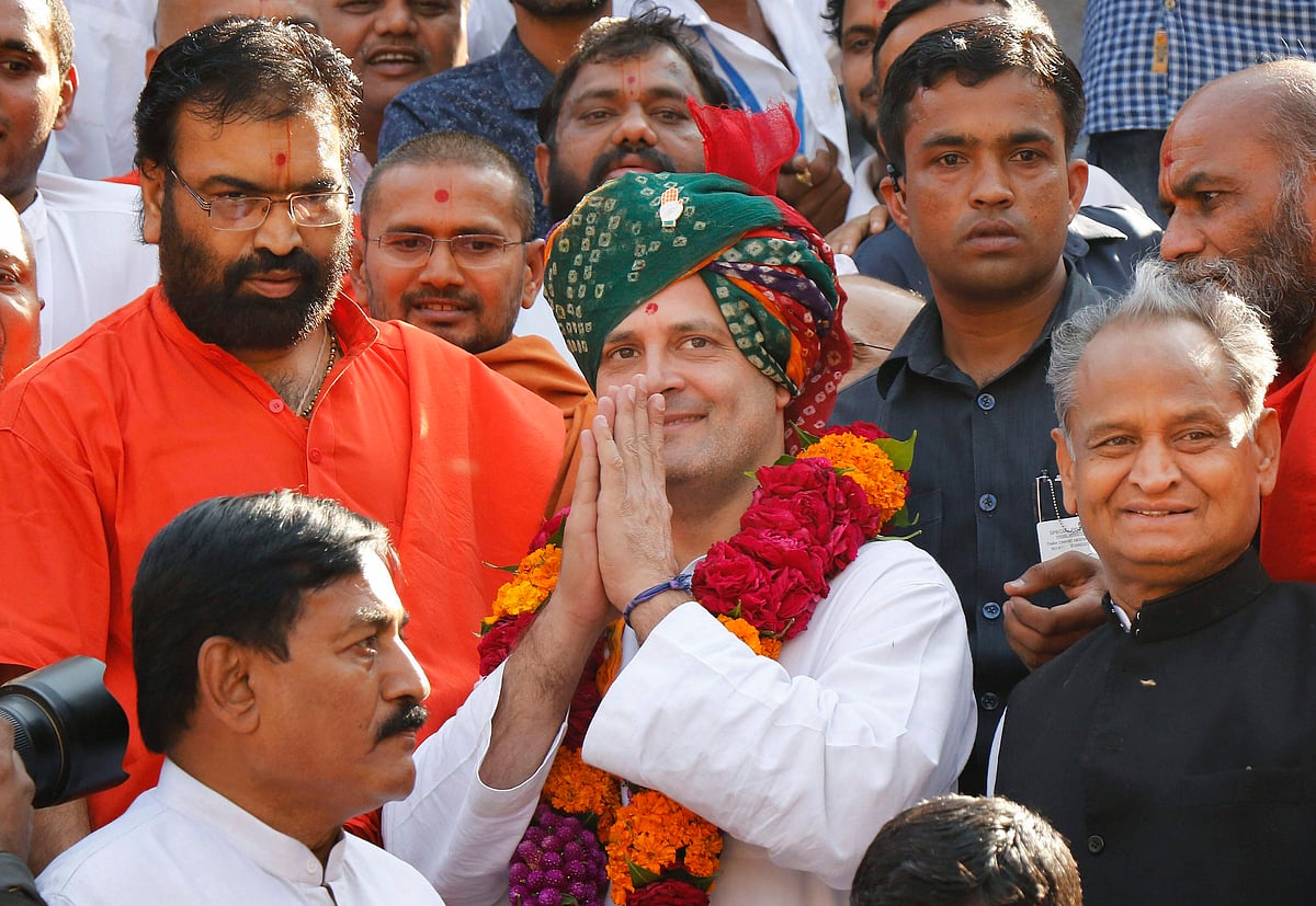 मोम के मोदी और कैटरीना कैफ और हवा में ईंधन भरते विमान...