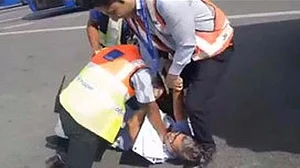 इंडिगो एयरलाइंस के कर्मचारी ने यात्री से की मारपीट, वीडियो वायरल, प्रबंधन ने मांगी माफी