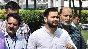 कोरोना वायरस से लड़ाई में तेजस्वी की बड़ी पहल, आइसोलेशन, जांच केंद्र या क्वारनटीन के लिए अपना बंगला देने को तैयार