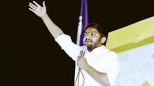 हार्दिक का तीखा तीर: ‘जो निभा न सका पत्नी से, दूसरों की सीडी बनवाएगा’