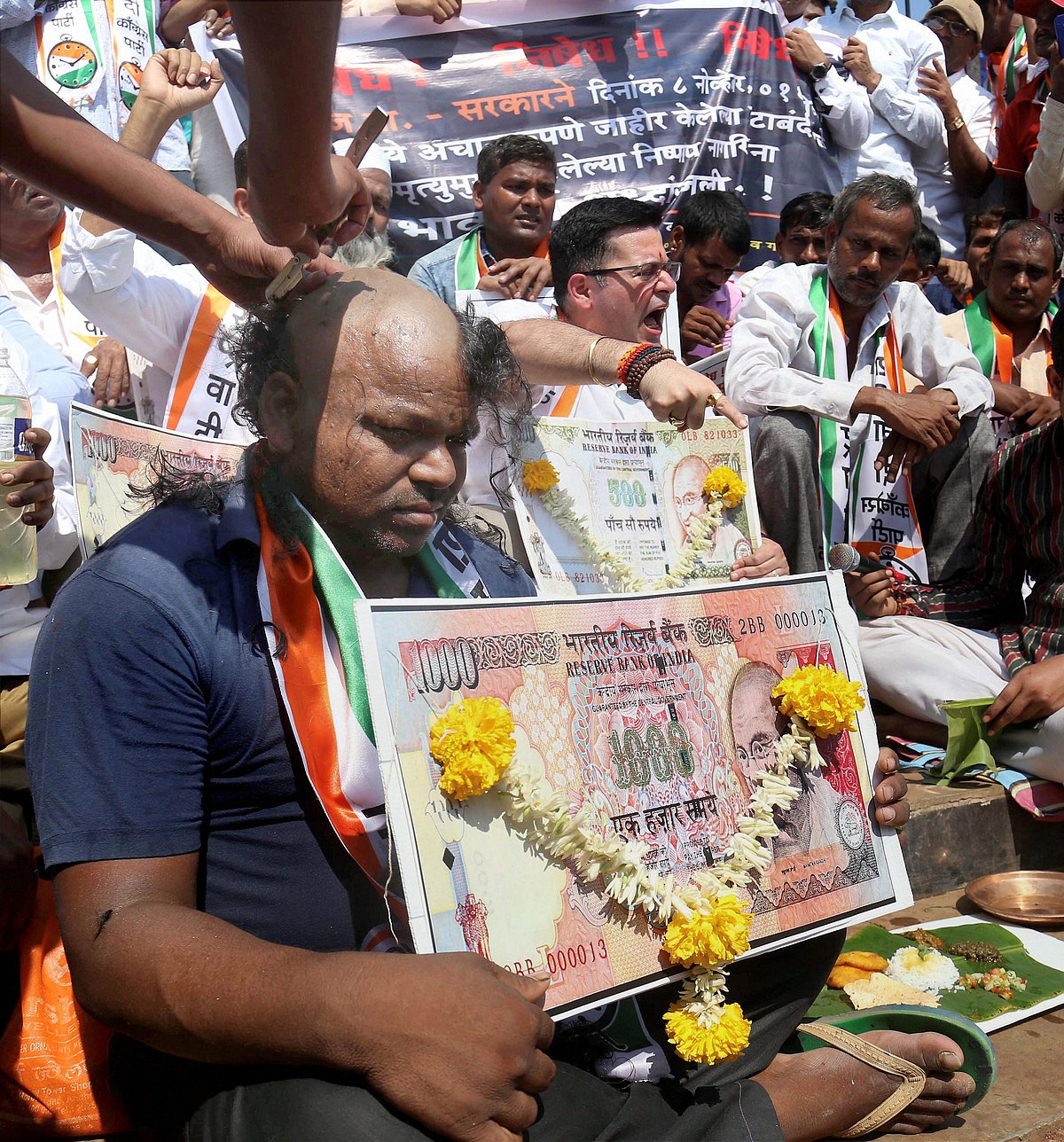 नोटबंदी की बरसी: पूरे देश ने मनाया काला दिवस