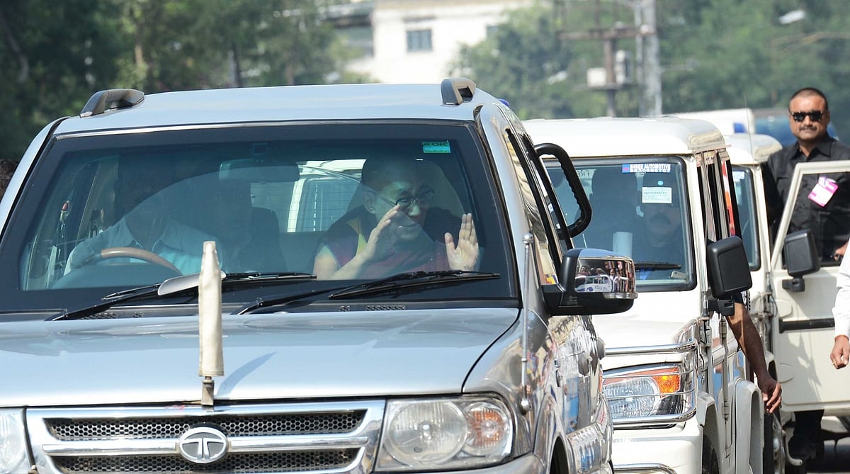 तस्वीरों में जीवन, विरोध की आवाजें हक की मांग...ऐसा रहा 22 नवंबर 2017