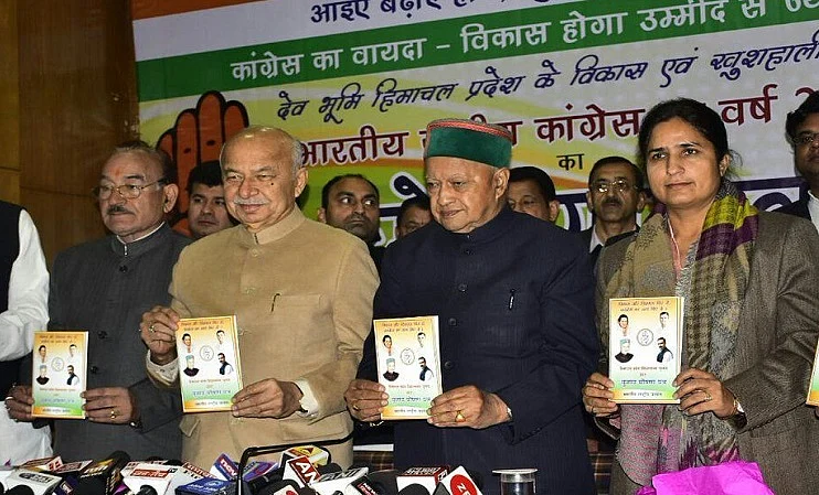 हिमाचल में कांग्रेस ने जारी किया घोषणा-पत्र, युवाओं, बुजुर्गों और किसानों के हितों का रखा ध्यान