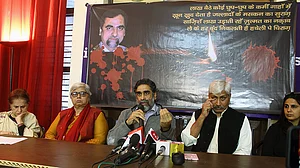 जज लोया की संदिग्ध मौत के मामले में ‘कैरावन’ पत्रिका ने जारी किया वीडियो, सामाजिक कार्यकर्ताओं ने की जांच की मांग